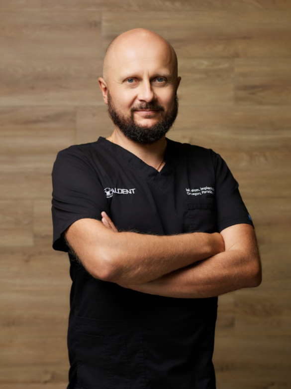 implantolog Grzegorz Paradowski