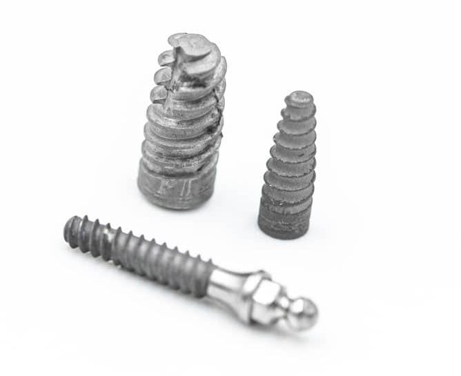 IMPLANTY SZTUCZNY KORZEN