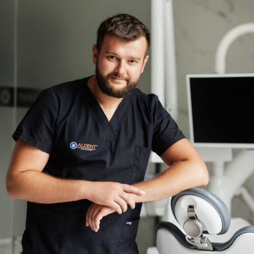 chirurg stomatologiczny lekarz dentysta Daniel Sajdłowski Aldent Lublin