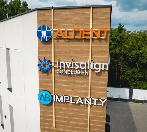 Gabinet dentystyczny Aldent LUBLIN Węglin budynek Implanty Invisalign